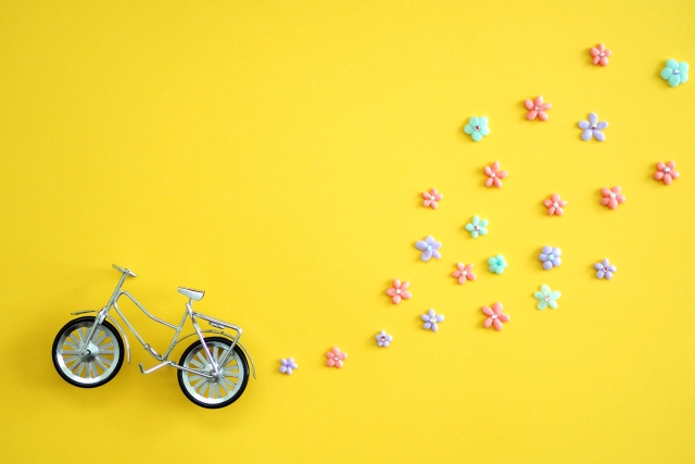 自転車と花